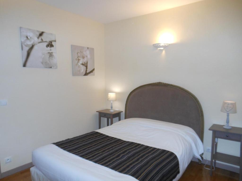 Logis - Hotel Restaurant L'Ecu De France Malesherbes Zimmer foto